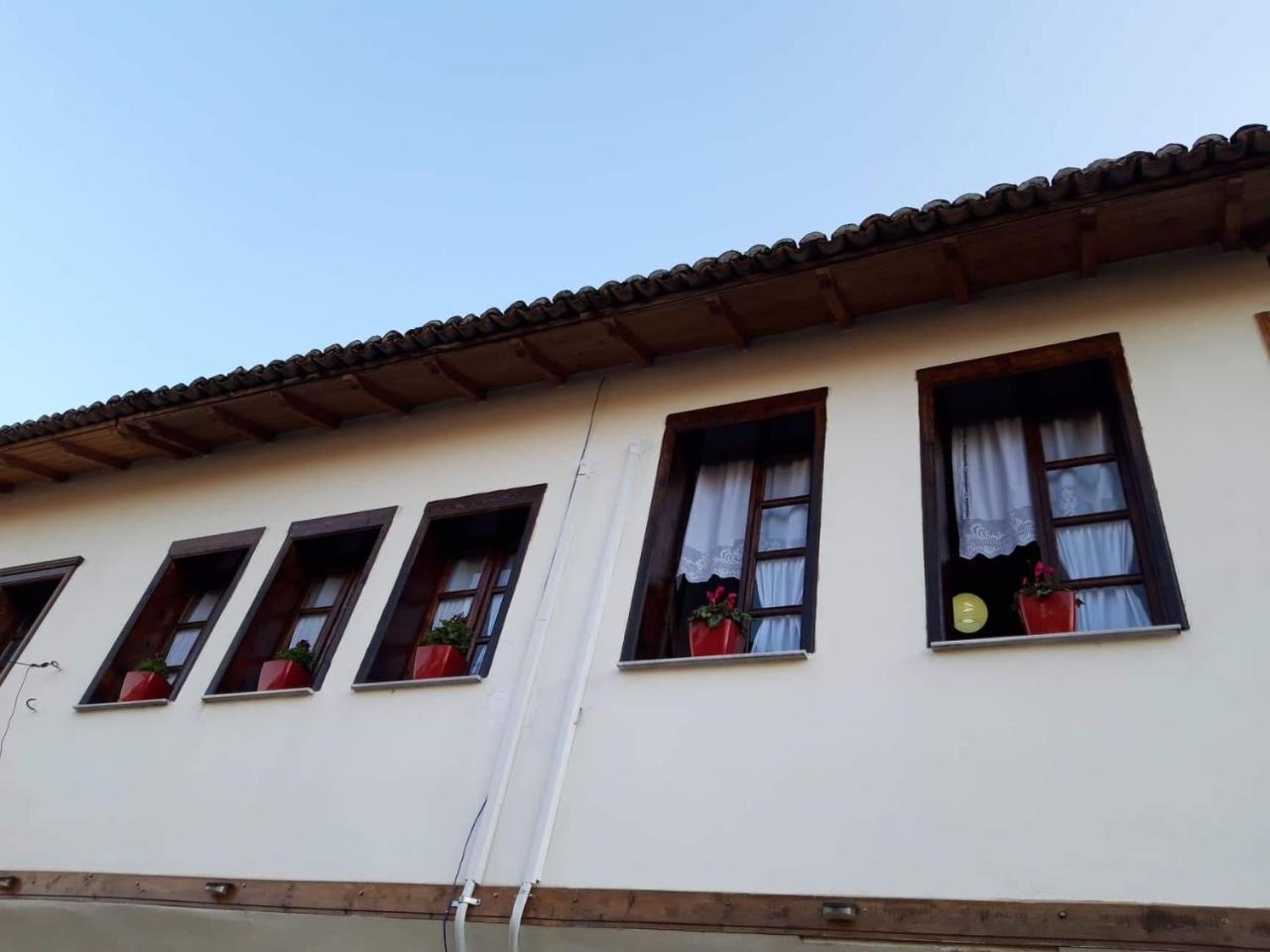 Romeo'S Guest House Берат Экстерьер фото